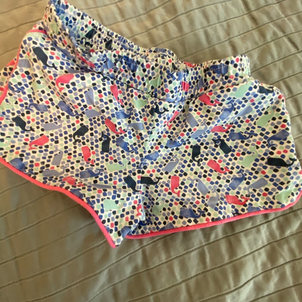 Vineyard Vines shorts! 🐳